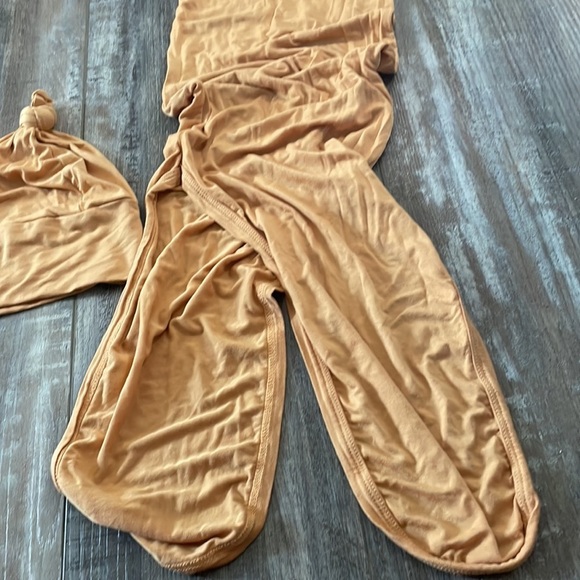 Aubrey Gianna Chloe Button Knot Gown and Hat 0-3M - Picture 5 of 6